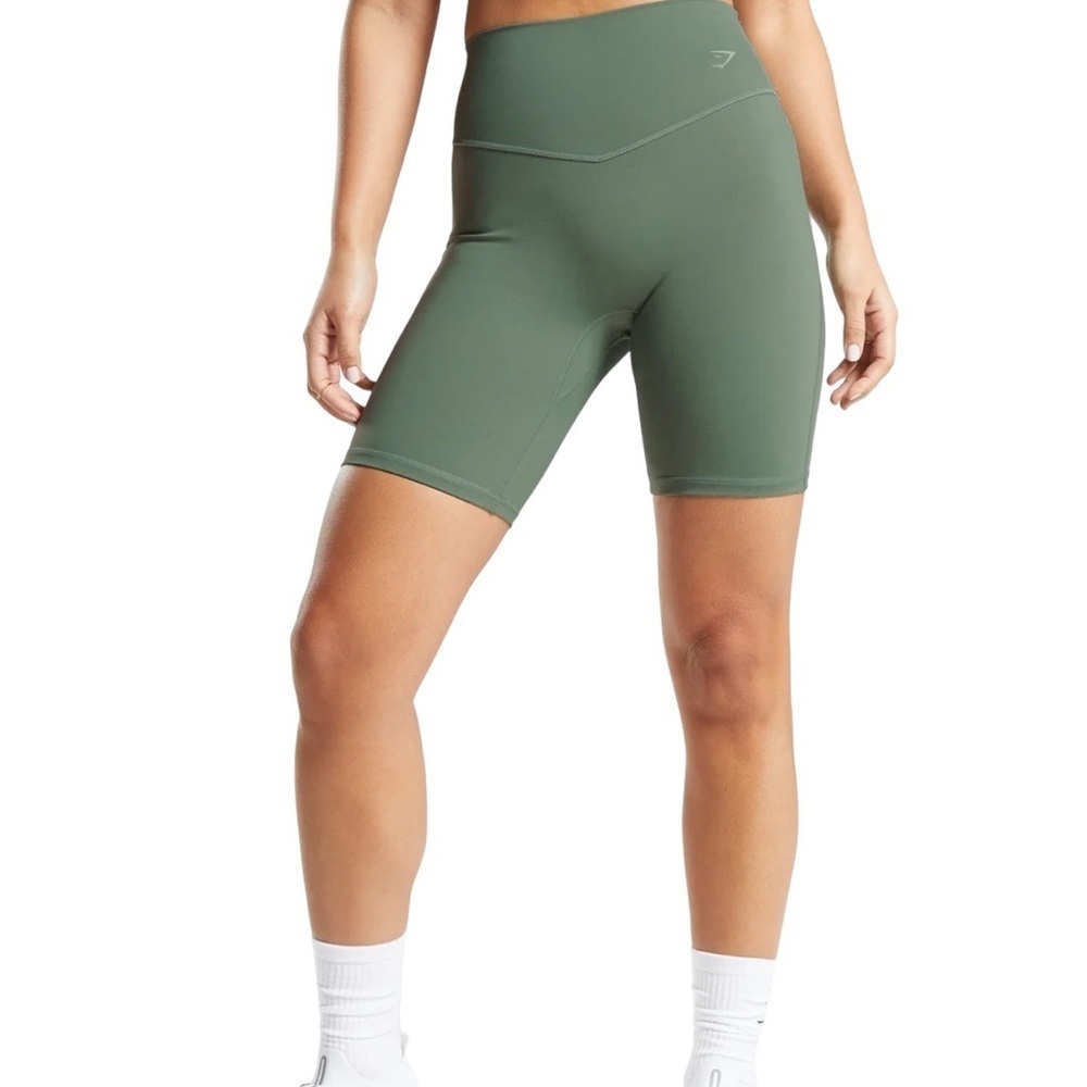 Ladies Gymshark Olive 8” High Rise Bicycle Shorts Size Small